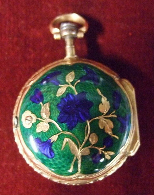 Montre du XVIIIe siècle du Musée du Louvre Email, fleur bleue